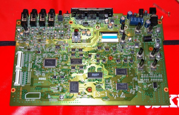 Placa base separada del resto.