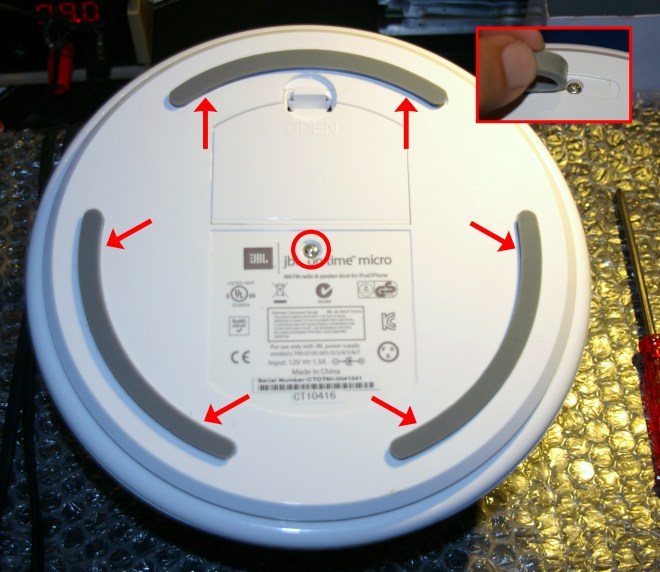 Ubicación de los tornillos de la base