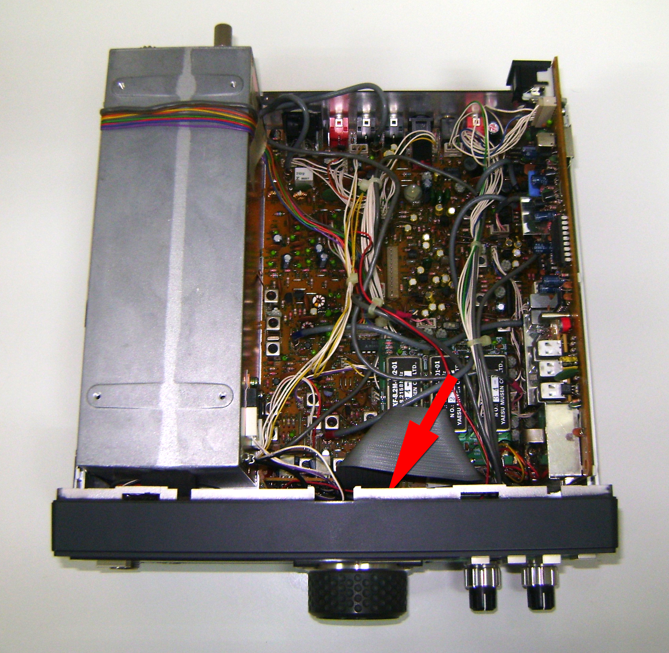 Yaesu_FT-747_05_UbicacionCable