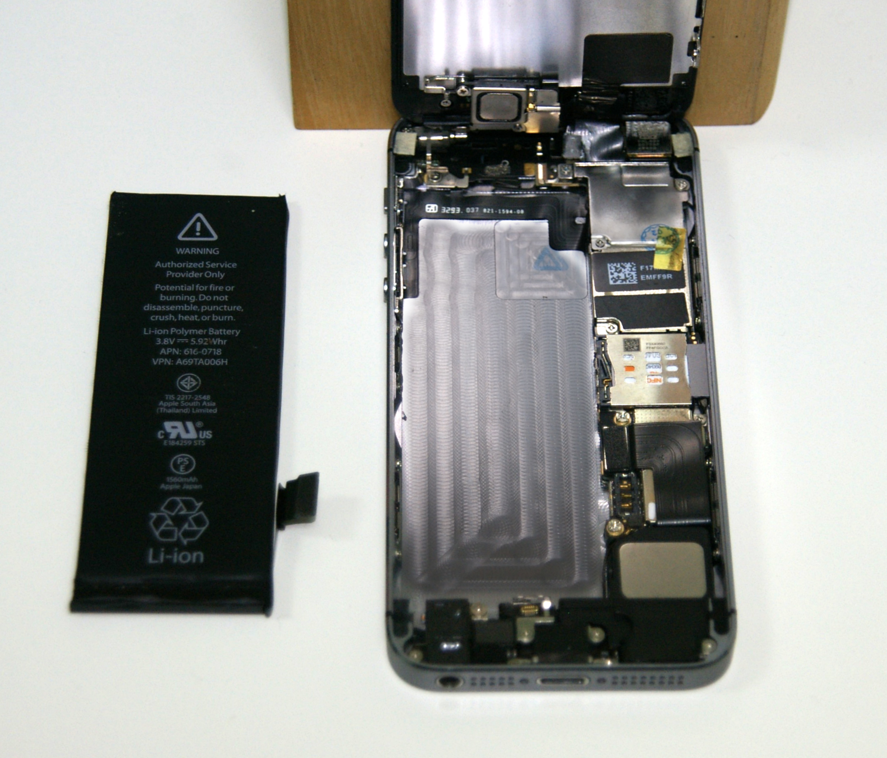 iphone5s_11_bateria-fuera