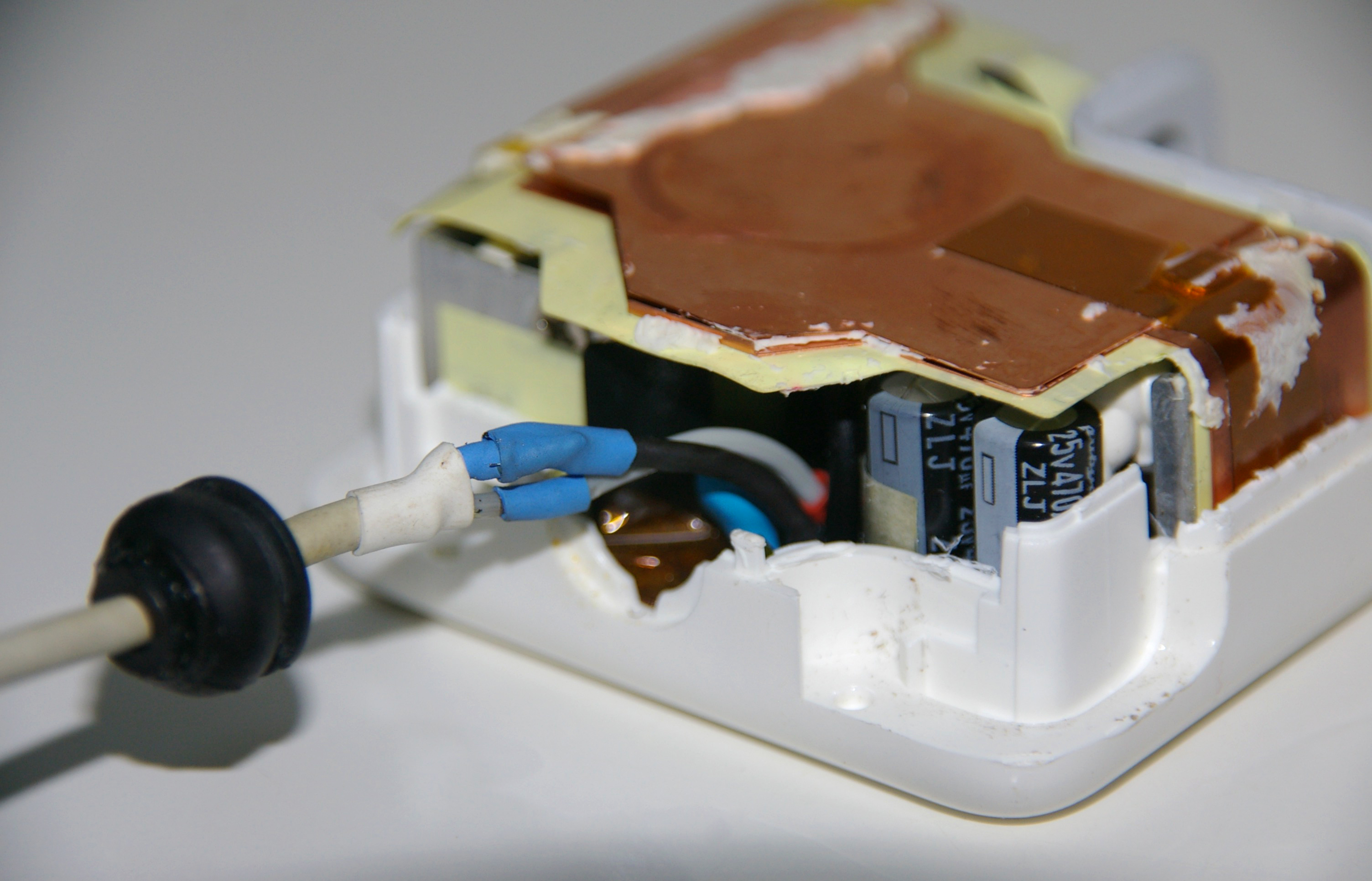 MagSafe2_08_SoldarCable