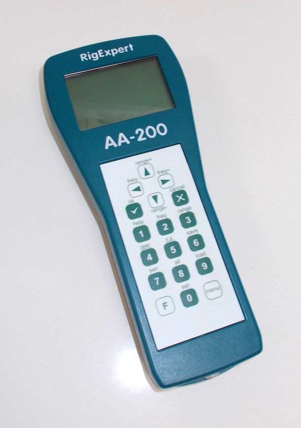 Analizador de antenas AA-200