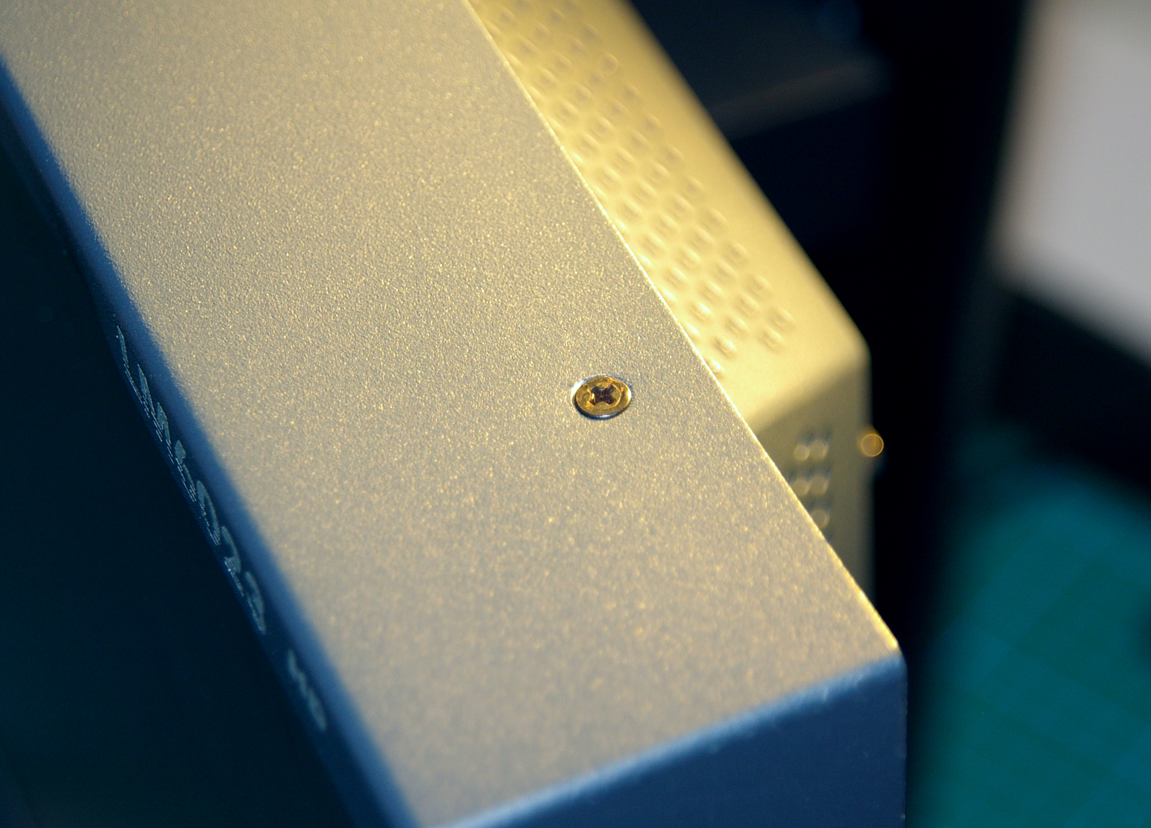 Kroma_06_8Tornillos marco