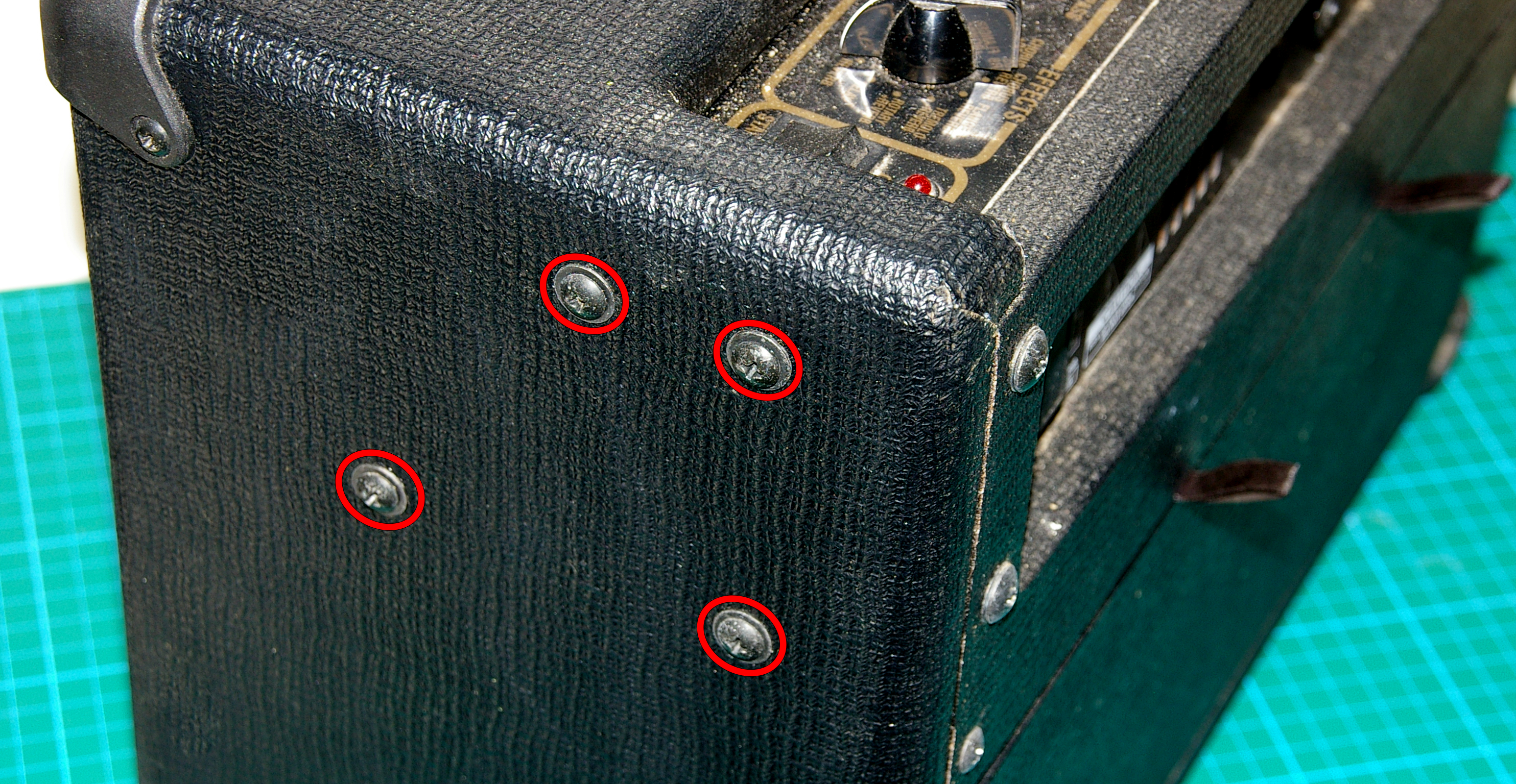 VoxDC10_02_Tornillos lado