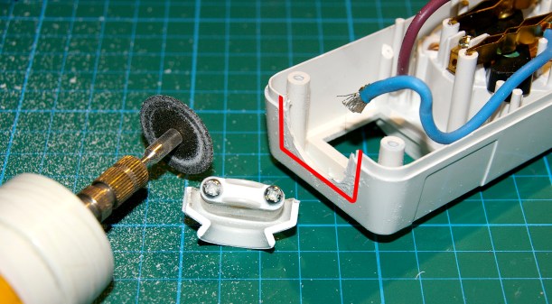 Apertura del hueco para el filtro EMI