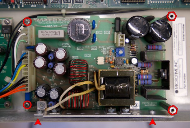 Desmontaje de la fuente de alimentación