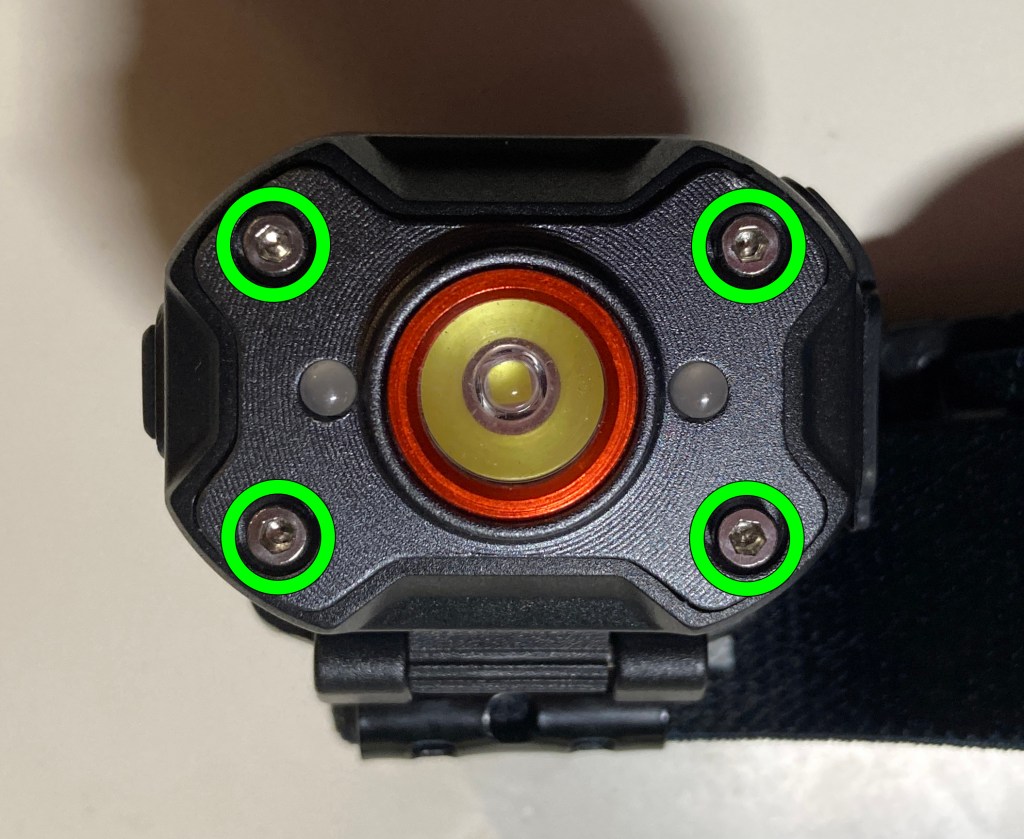 Frontal led EDM con los tornillos a extraer marcados