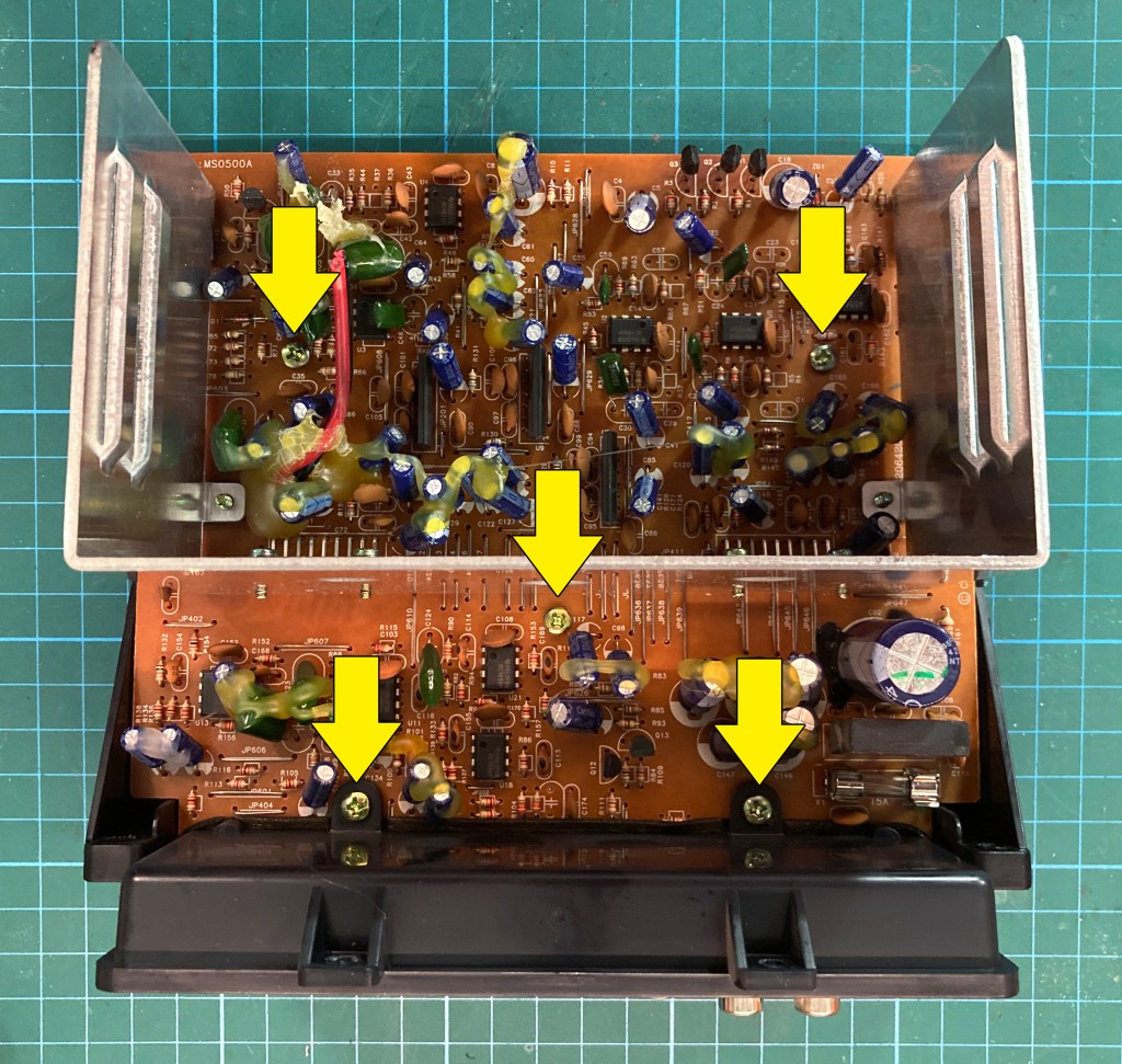 Acceso a la placa de circuito impreso principal
