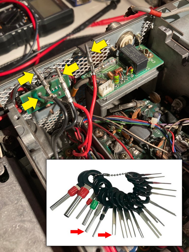 Extracción de los pines del conector de alimentación