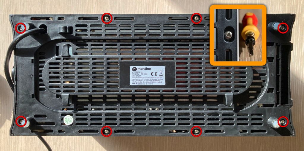 Extracción de los 8 tornillos inferiores