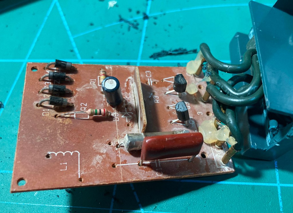 Placa con síntomas de humedad