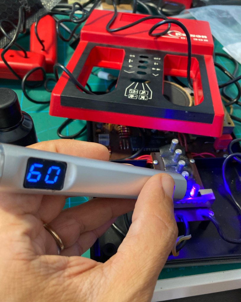 Fijación con adhesivo rápido de secado por luz ultravioleta