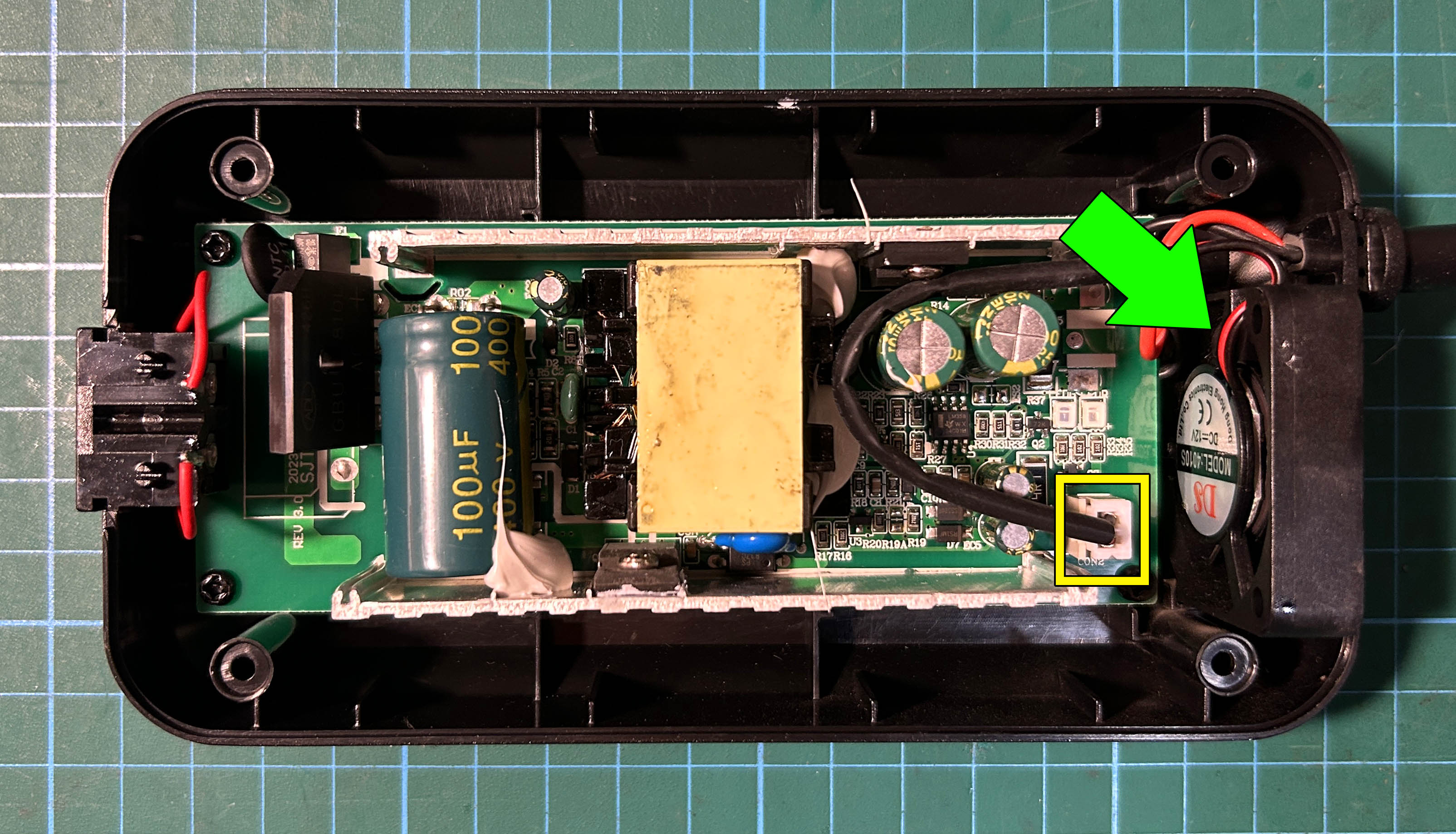 Interior del cargador